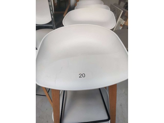 10x witte barstoel (houten frame (excl. transportkar) (10x) - afbeelding 1 van  3