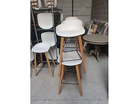 10x witte barstoel (houten frame (excl. transportkar) (10x) - afbeelding 2 van  3