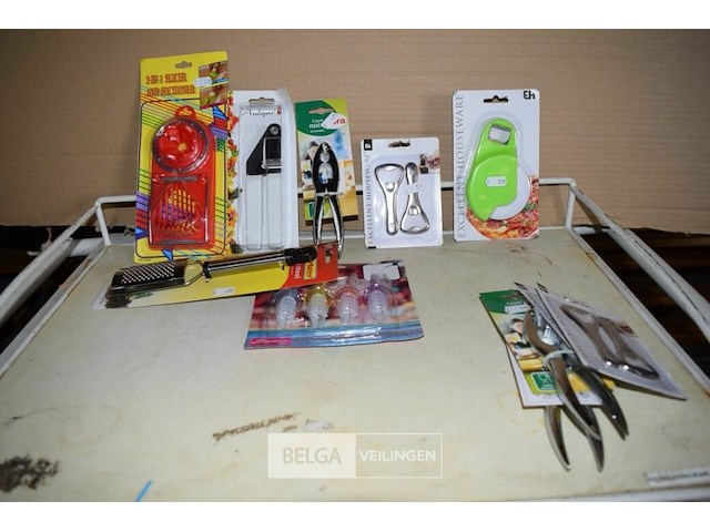 11 diverse keukenmaterialen - afbeelding 1 van  4