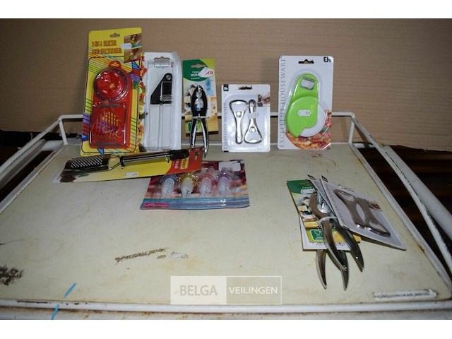 11 diverse keukenmaterialen - afbeelding 1 van  4