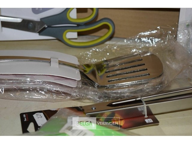 11 diverse keukenmaterialen - afbeelding 3 van  6