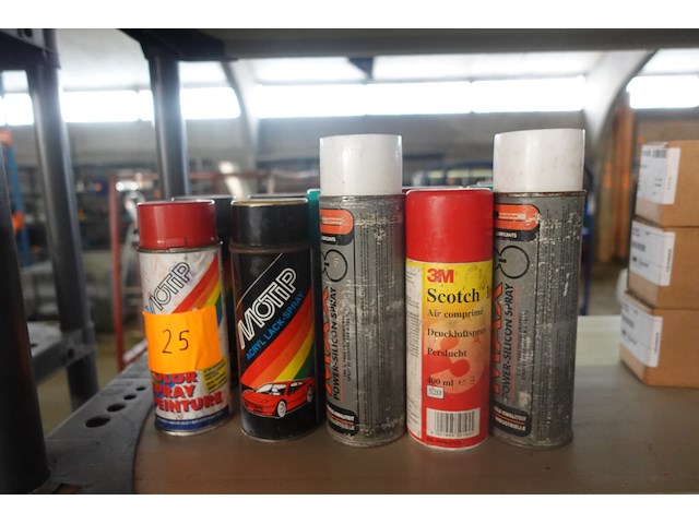 11 diverse spuitbussen - afbeelding 1 van  2