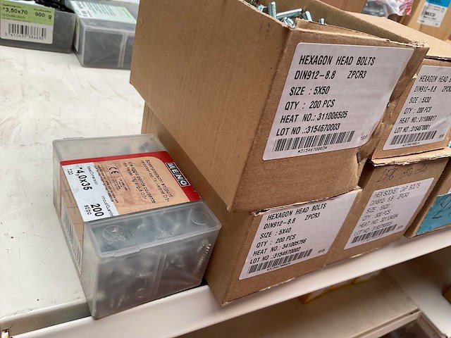 11 dozen bouten en houtschroeven - afbeelding 6 van  7