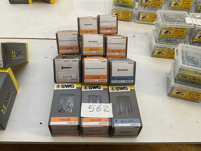 11 dozen bouten en nagels - afbeelding 1 van  6