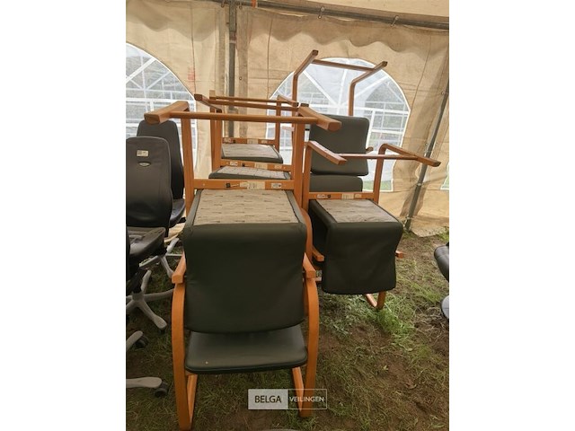 11 houten stoelen - afbeelding 1 van  3