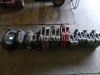 11 jerrycans - afbeelding 1 van  3