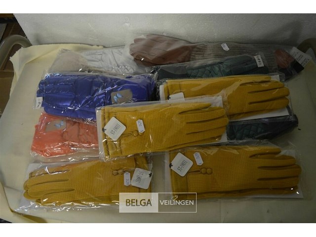 ±11 paar handschoenen div. kleuren - afbeelding 1 van  4