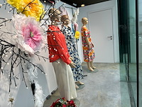 11 paspoppen + 3 paar benen op voet