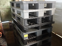 11 plastieken paletten - afbeelding 1 van  3