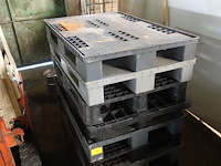 11 plastieken paletten - afbeelding 2 van  3