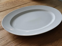 11 porseleinen ovale borden, 40 cm. - afbeelding 2 van  3