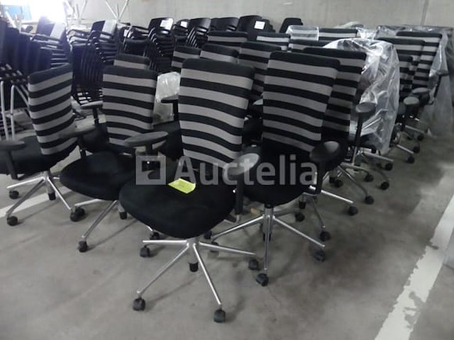 11 stoelen op wielen - afbeelding 1 van  5