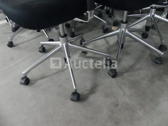 11 stoelen op wielen - afbeelding 4 van  5
