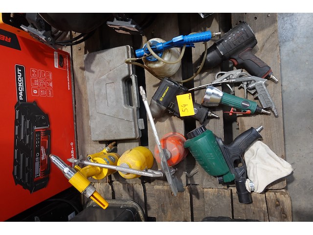 11 stuks pneumatisch materiaal - afbeelding 1 van  8