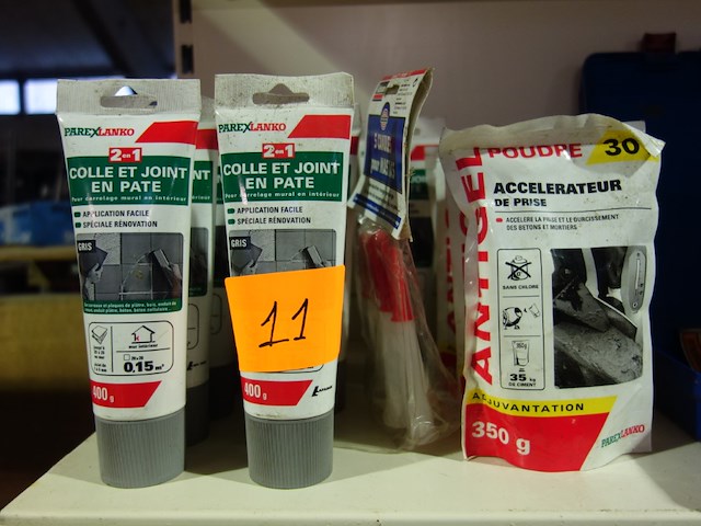 11 tubes tegellijm en 4 zakjes antigelpoeder - afbeelding 1 van  2