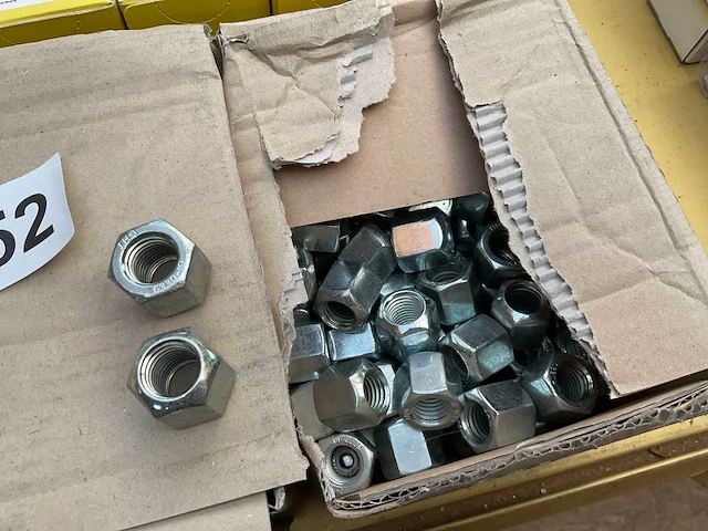 11 x dozen pluggen; moeren - afbeelding 3 van  7