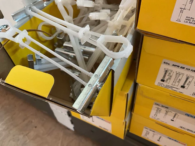 11 x dozen universele kozijnpluggen; nagelpluggen; nylon hollewandpluggen - afbeelding 13 van  15