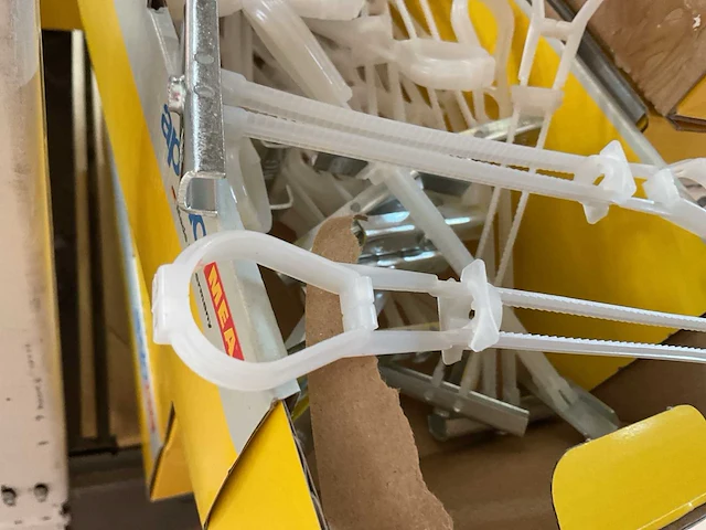 11 x dozen universele kozijnpluggen; nagelpluggen; nylon hollewandpluggen - afbeelding 14 van  15