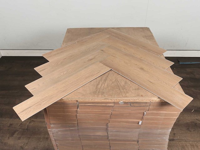 111 m2 pvc spc click vinyl visgraat - 750 x 150 x 4+1 mm met xps onderlaag - afbeelding 3 van  3