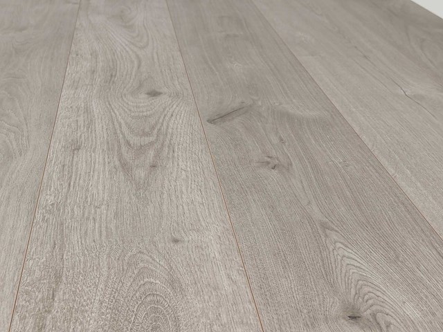 112 m2 laminaat plank - 1383 x 193 x 8 mm - afbeelding 1 van  4