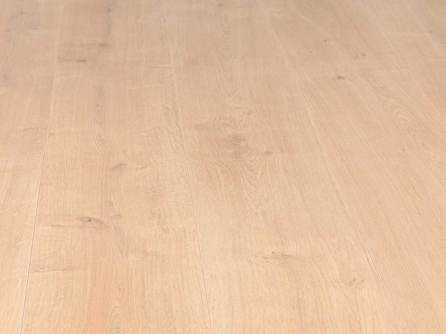 112 m2 laminaat plank - 1383 x 193 x 8 mm - afbeelding 1 van  4
