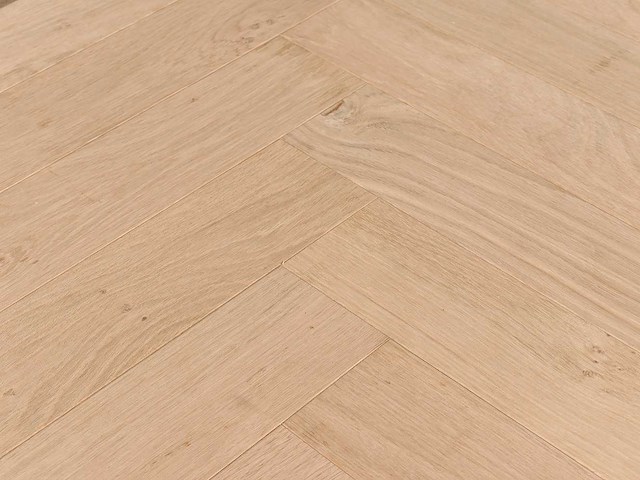 113 m2 parket eiken visgraat onbehandeld mutliplank - 540 x 90 x 14 mm - afbeelding 1 van  3