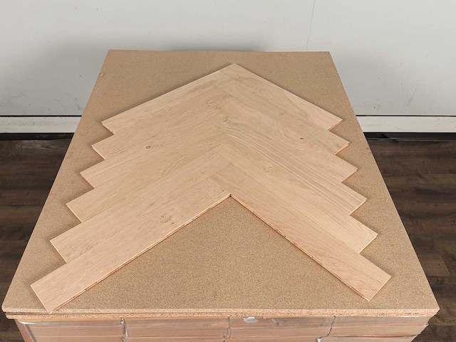 113 m2 parket eiken visgraat onbehandeld mutliplank - 540 x 90 x 14 mm - afbeelding 2 van  3