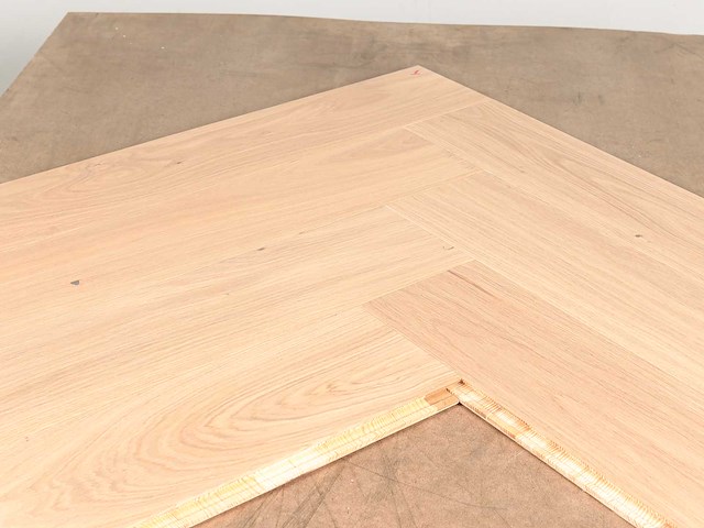 115 m2 parket eiken visgraat - 725 x 130 x 14 mm - afbeelding 1 van  2