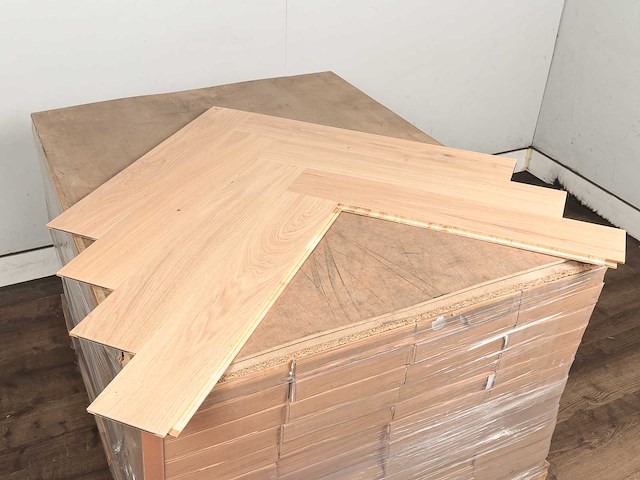 115 m2 parket eiken visgraat - 725 x 130 x 14 mm - afbeelding 2 van  2