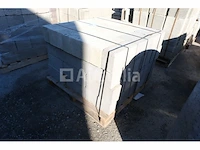 115 massieve blokken van 14 cm dik