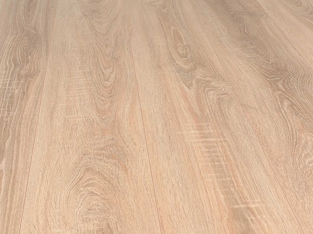 117 m2 laminaat plank - 1383 x 193 x 8 mm - afbeelding 1 van  4