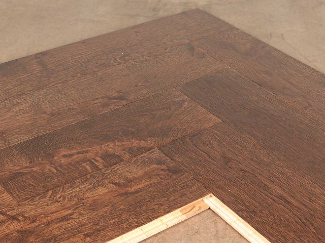 117 m2 parket eiken visgraat - 725 x 130 x 14 mm - afbeelding 2 van  4