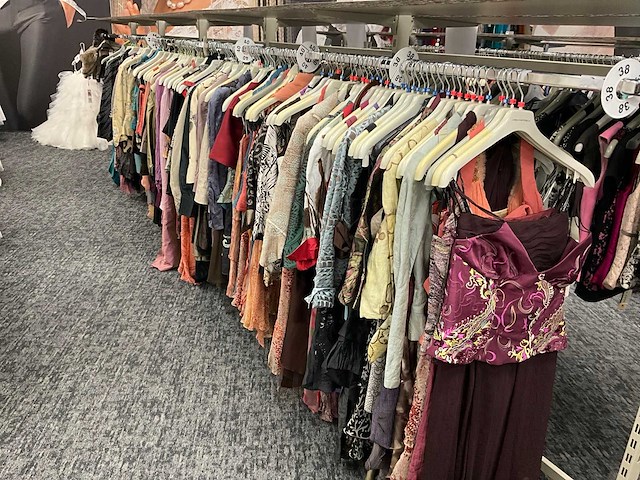 118 diverse cocktailjurken/sets (totaalprijs) - afbeelding 18 van  105