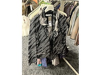 118 diverse cocktailjurken/sets (totaalprijs) - afbeelding 98 van  105