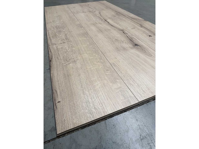 118,56 m² laminaatvloer 8mm - afbeelding 2 van  4