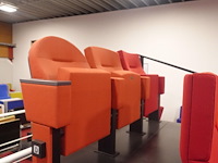 11x diverse bioscoopstoel + presentatiemeubel - afbeelding 6 van  9