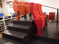 11x diverse bioscoopstoel + presentatiemeubel - afbeelding 8 van  9
