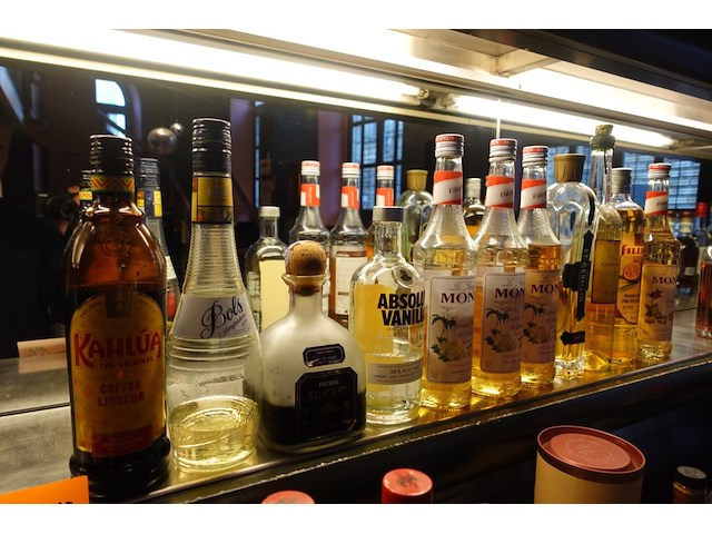 11x diverse flessen jenever - afbeelding 1 van  4