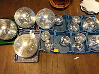 11x grijpbak + inhoud discoballen - afbeelding 1 van  4