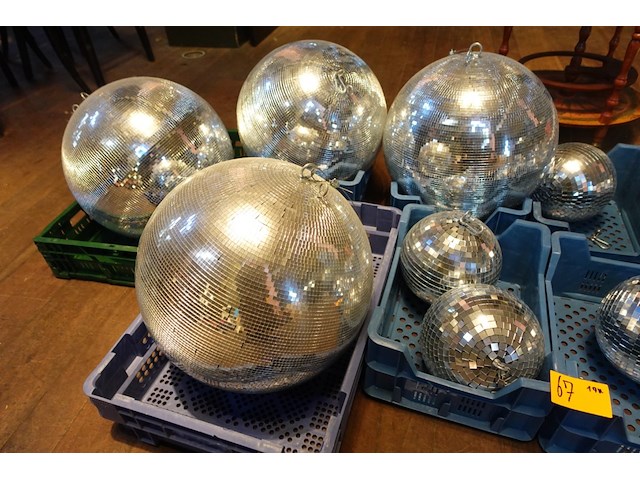 11x grijpbak + inhoud discoballen - afbeelding 2 van  4