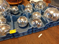 11x grijpbak + inhoud discoballen - afbeelding 3 van  4