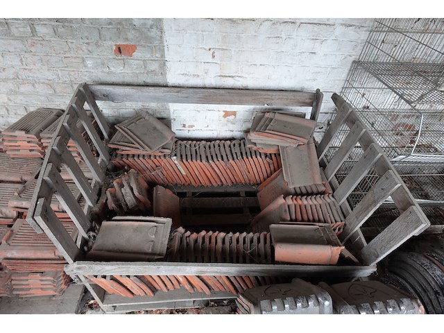 11x pallet diverse dakpannen - afbeelding 2 van  9