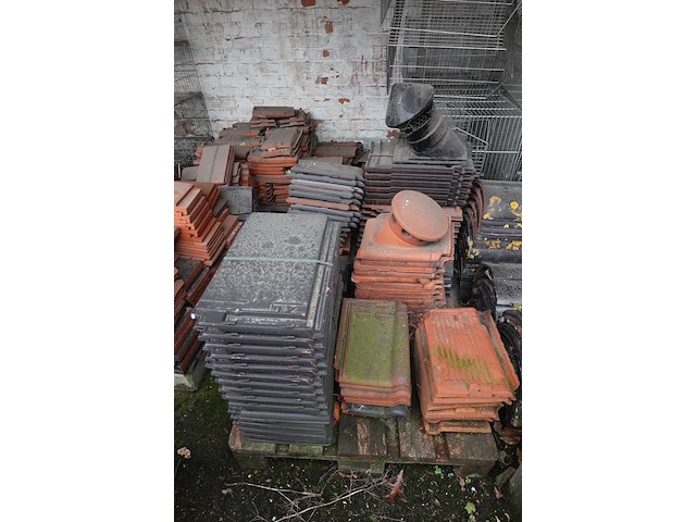 11x pallet diverse dakpannen - afbeelding 7 van  9