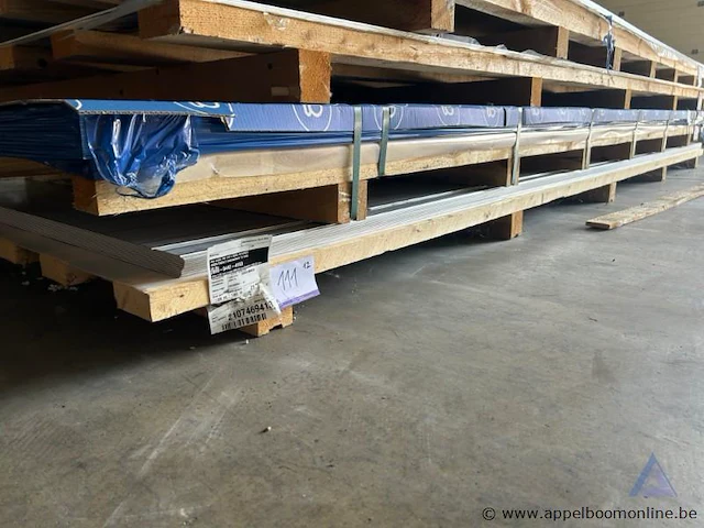 12 aluminium platen en aw-5005 h14/h24, afmetingen 4000x1500x3 mm, lakkwaliteit 1z folie 80 mu, netto gewicht 1.003 kg. - afbeelding 1 van  3
