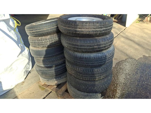 12 banden met velg - afbeelding 1 van  1