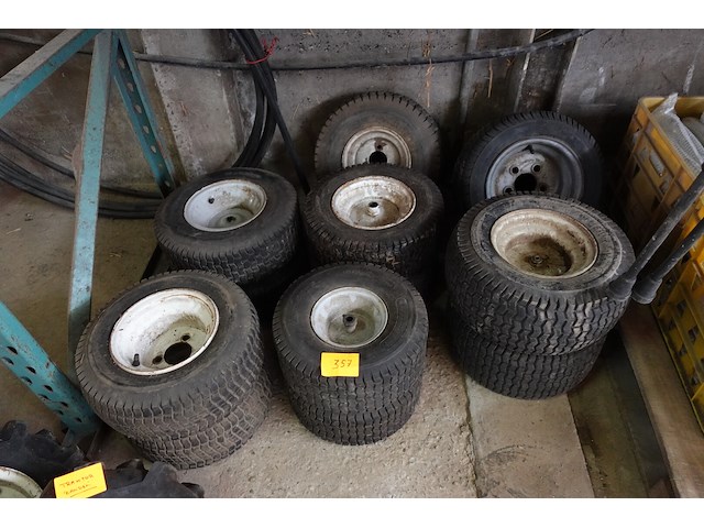 12 banden voor zitmaaiers op velg - afbeelding 1 van  4