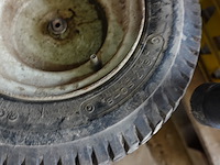 12 banden voor zitmaaiers op velg - afbeelding 4 van  4