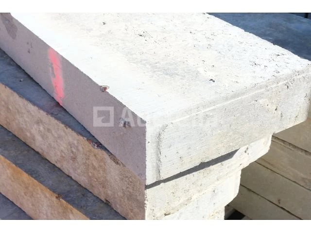12 betonnen stoepranden van 10 cm dik - afbeelding 1 van  6