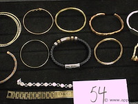 12 diverse armbanden - afbeelding 1 van  4