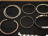 12 diverse armbanden - afbeelding 2 van  4